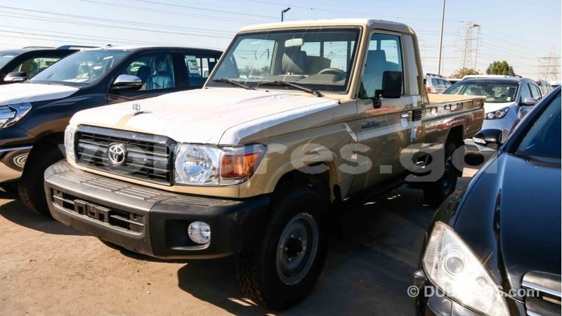 Big with watermark toyota land cruiser estuaire import dubai 4491