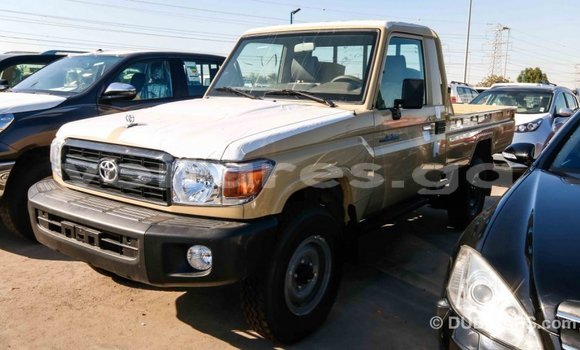 Acheter Import Voiture Toyota Land Cruiser Beige à Import - Dubai, Estuaire Acheter Import Voiture Toyota Land Cruiser Beige à Import - Dubai, Estuaire