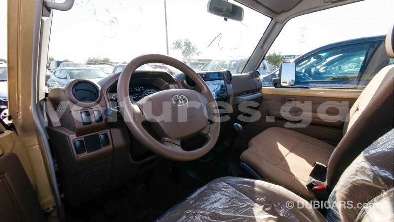 Big with watermark toyota land cruiser estuaire import dubai 4491