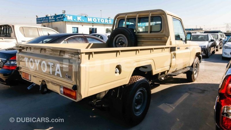 Big with watermark toyota land cruiser estuaire import dubai 4491