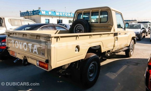 Acheter Import Voiture Toyota Land Cruiser Beige à Import - Dubai, Estuaire Acheter Import Voiture Toyota Land Cruiser Beige à Import - Dubai, Estuaire