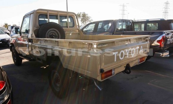 Acheter Import Voiture Toyota Land Cruiser Beige à Import - Dubai, Estuaire Acheter Import Voiture Toyota Land Cruiser Beige à Import - Dubai, Estuaire