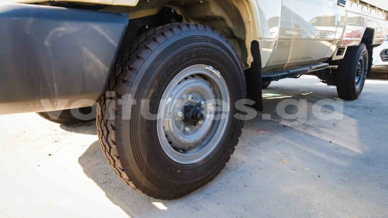 Big with watermark toyota land cruiser estuaire import dubai 4491