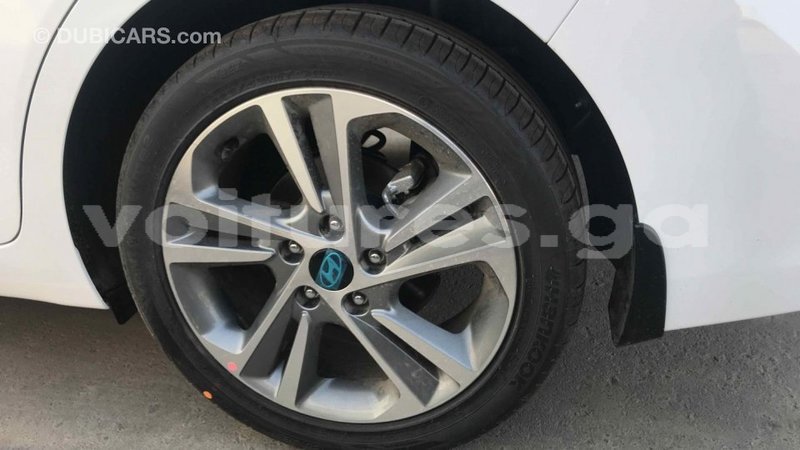 Big with watermark hyundai elantra estuaire import dubai 4492