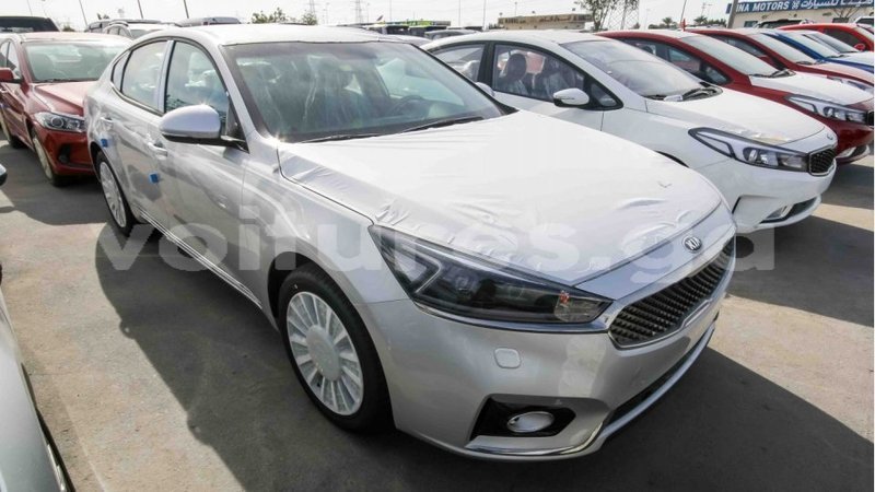 Big with watermark kia cadenza estuaire import dubai 4493