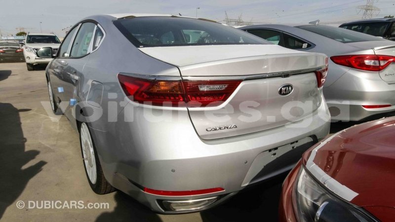 Big with watermark kia cadenza estuaire import dubai 4493