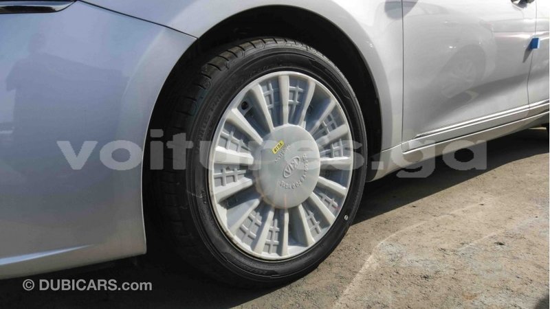 Big with watermark kia cadenza estuaire import dubai 4493