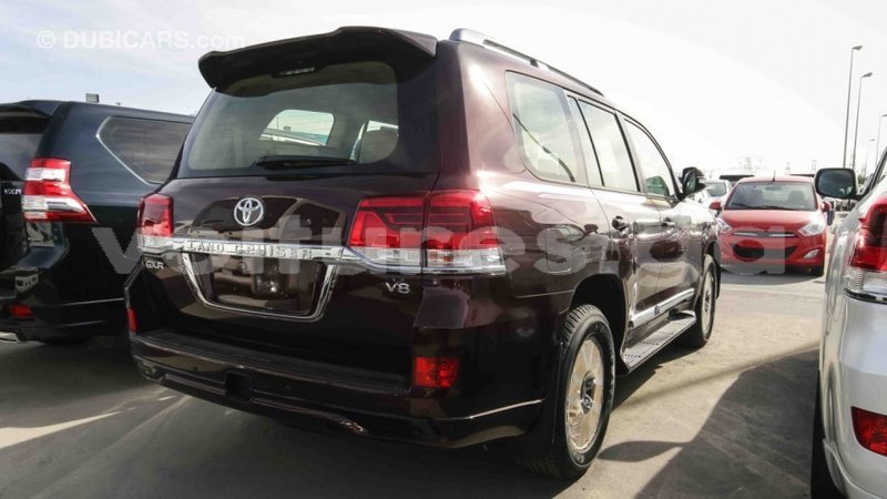 Big with watermark toyota land cruiser estuaire import dubai 4494