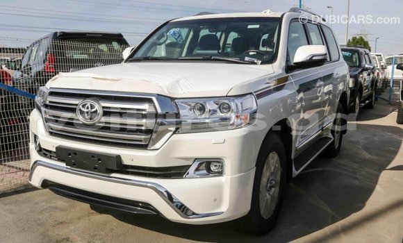 Acheter Import Voiture Toyota Land Cruiser Blanc à Import - Dubai, Estuaire Acheter Import Voiture Toyota Land Cruiser Blanc à Import - Dubai, Estuaire