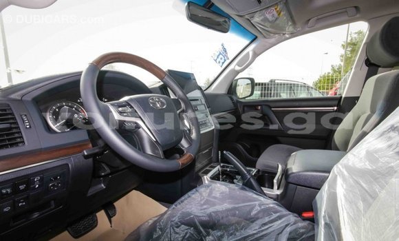 Acheter Import Voiture Toyota Land Cruiser Blanc à Import - Dubai, Estuaire Acheter Import Voiture Toyota Land Cruiser Blanc à Import - Dubai, Estuaire
