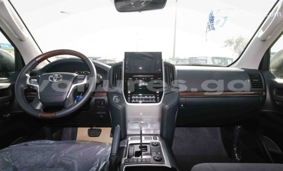 Acheter Import Voiture Toyota Land Cruiser Blanc à Import - Dubai, Estuaire Acheter Import Voiture Toyota Land Cruiser Blanc à Import - Dubai, Estuaire