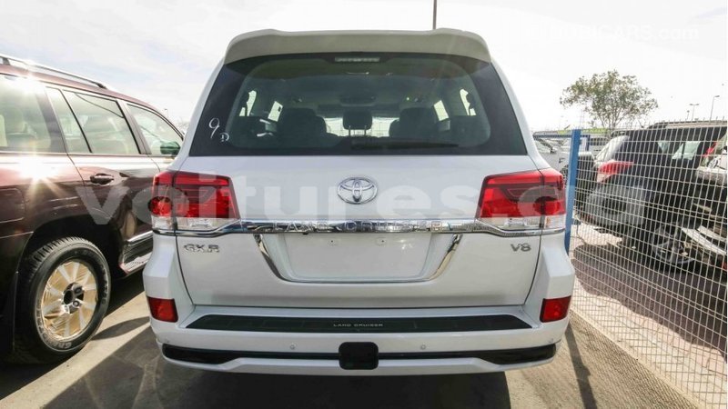 Big with watermark toyota land cruiser estuaire import dubai 4495