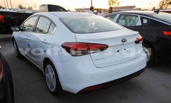 Acheter Import Voiture Kia Cerato Blanc à Import - Dubai, Estuaire Acheter Import Voiture Kia Cerato Blanc à Import - Dubai, Estuaire