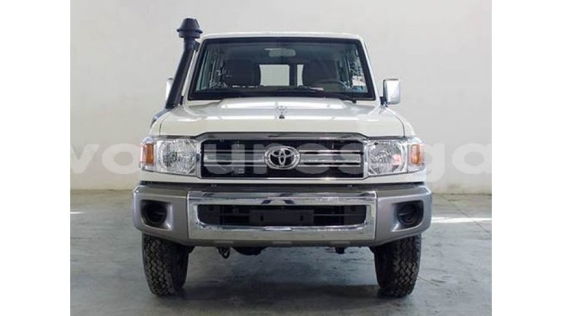 Big with watermark toyota land cruiser estuaire import dubai 4501