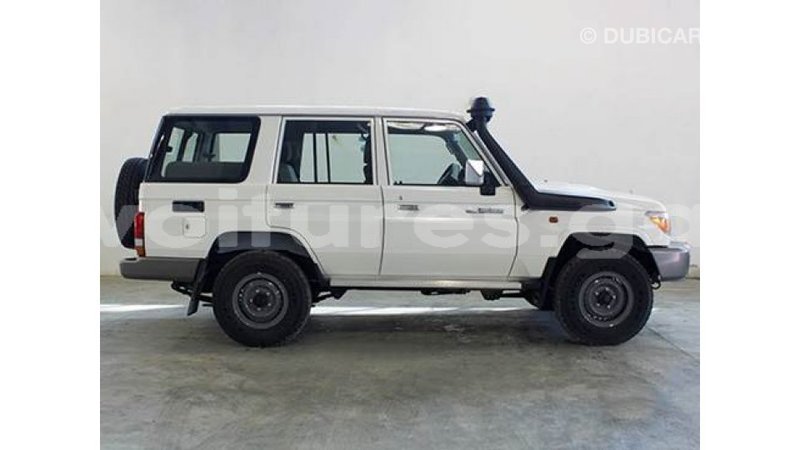 Big with watermark toyota land cruiser estuaire import dubai 4501