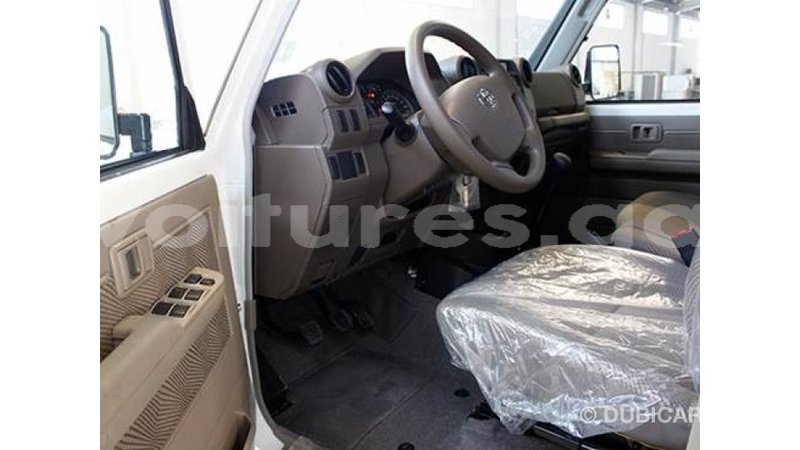 Big with watermark toyota land cruiser estuaire import dubai 4501