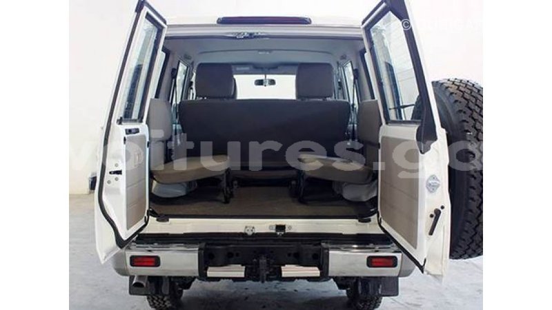 Big with watermark toyota land cruiser estuaire import dubai 4501