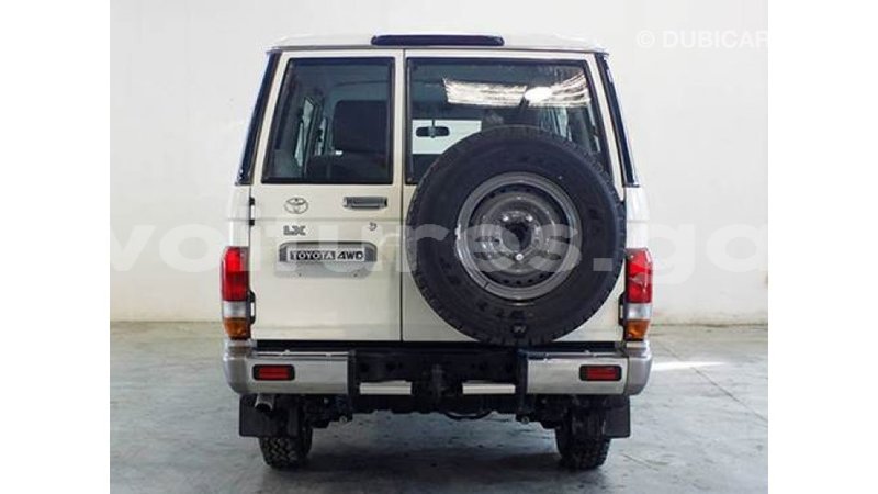 Big with watermark toyota land cruiser estuaire import dubai 4501