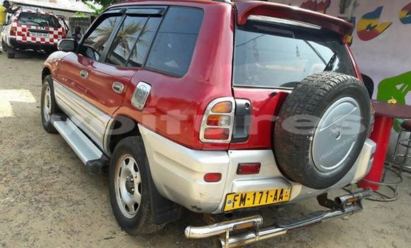 Acheter Occasion Voiture Toyota RAV4 Rouge à Libreville, Estuaire Acheter Occasion Voiture Toyota RAV4 Rouge à Libreville, Estuaire