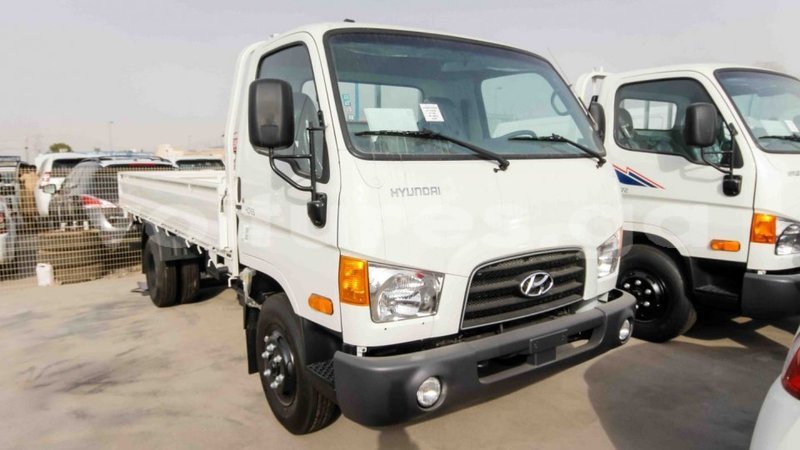 Big with watermark hyundai chorus estuaire import dubai 4504