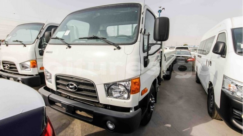 Big with watermark hyundai chorus estuaire import dubai 4505