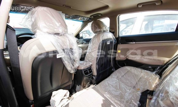 Acheter Import Voiture Hyundai Elantra Blanc à Import - Dubai, Estuaire Acheter Import Voiture Hyundai Elantra Blanc à Import - Dubai, Estuaire