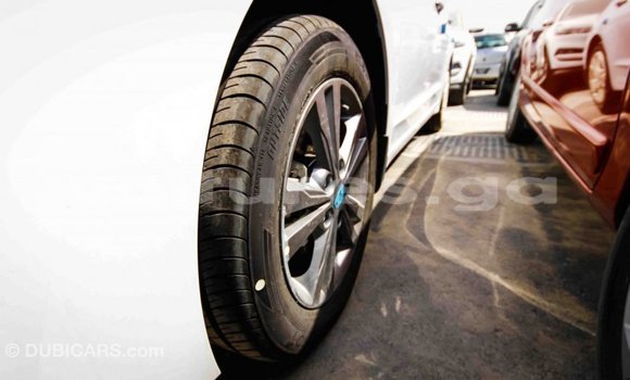 Acheter Import Voiture Hyundai Elantra Blanc à Import - Dubai, Estuaire Acheter Import Voiture Hyundai Elantra Blanc à Import - Dubai, Estuaire