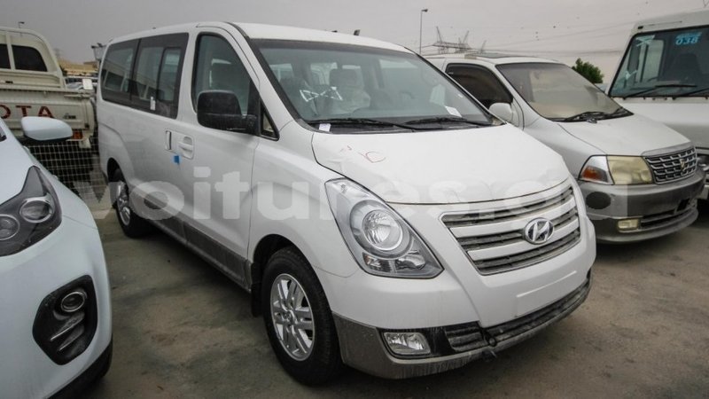 Big with watermark hyundai chorus estuaire import dubai 4507