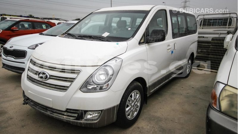 Big with watermark hyundai chorus estuaire import dubai 4507