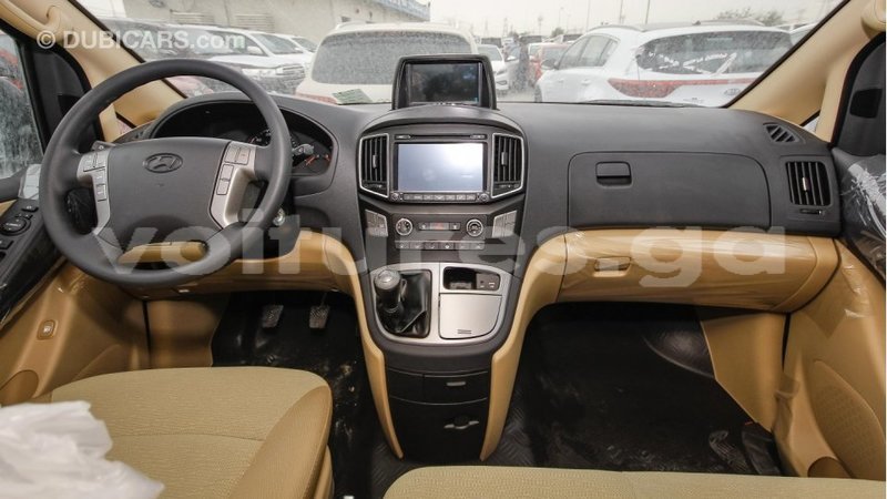 Big with watermark hyundai chorus estuaire import dubai 4507