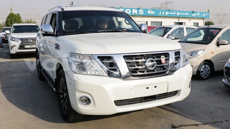 Big with watermark nissan patrol estuaire import dubai 4509