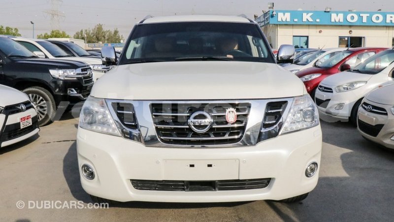 Big with watermark nissan patrol estuaire import dubai 4509