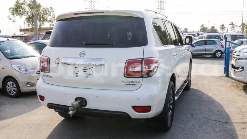 Big with watermark nissan patrol estuaire import dubai 4509