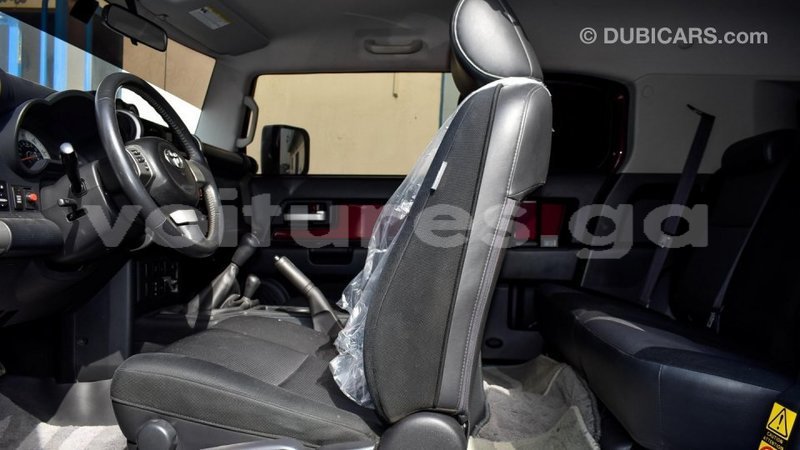 Big with watermark toyota fj cruiser estuaire import dubai 4512