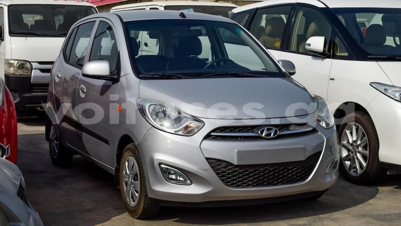 Big with watermark hyundai i10 estuaire import dubai 4513