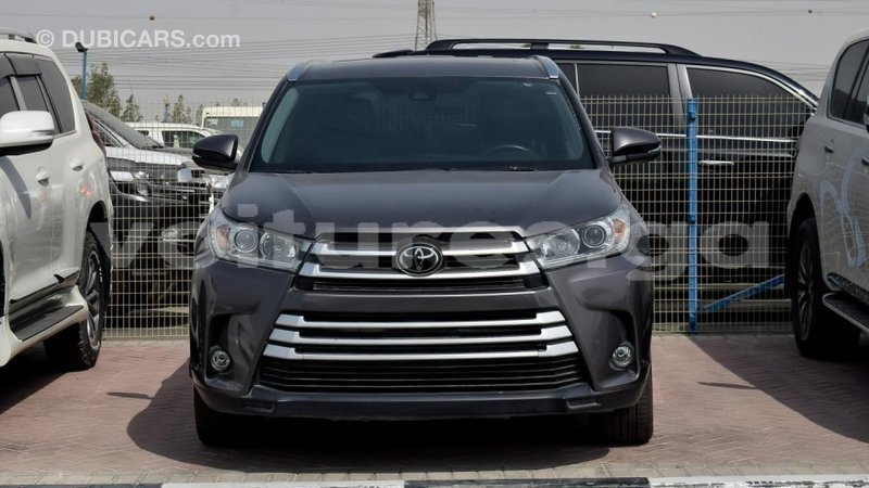 Big with watermark toyota highlander estuaire import dubai 4517