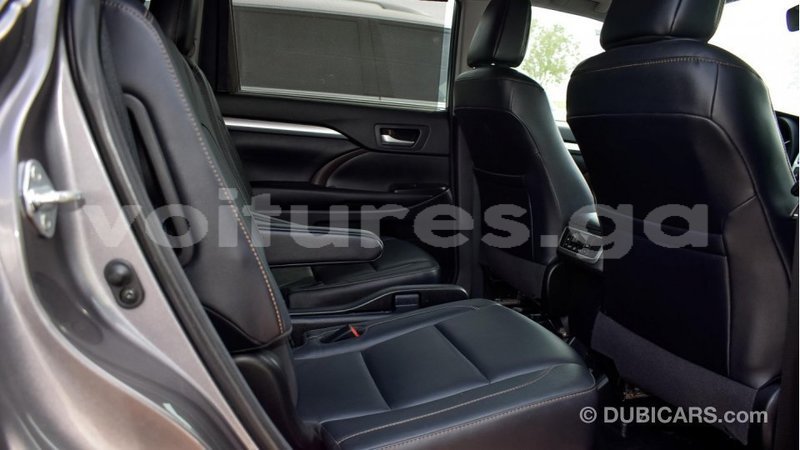 Big with watermark toyota highlander estuaire import dubai 4517