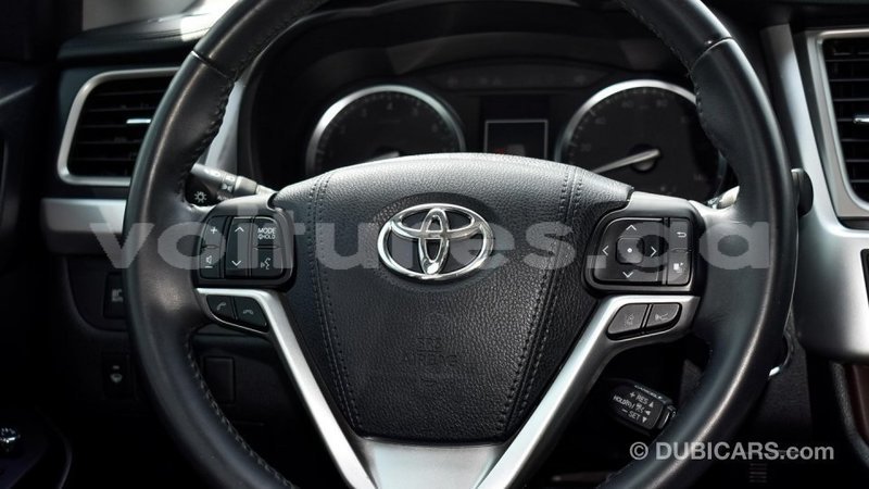 Big with watermark toyota highlander estuaire import dubai 4517