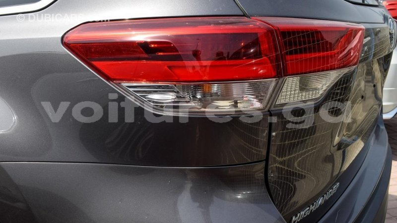 Big with watermark toyota highlander estuaire import dubai 4517