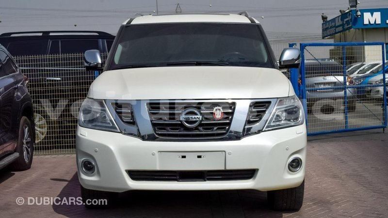 Big with watermark nissan patrol estuaire import dubai 4518