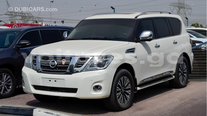 Big with watermark nissan patrol estuaire import dubai 4518