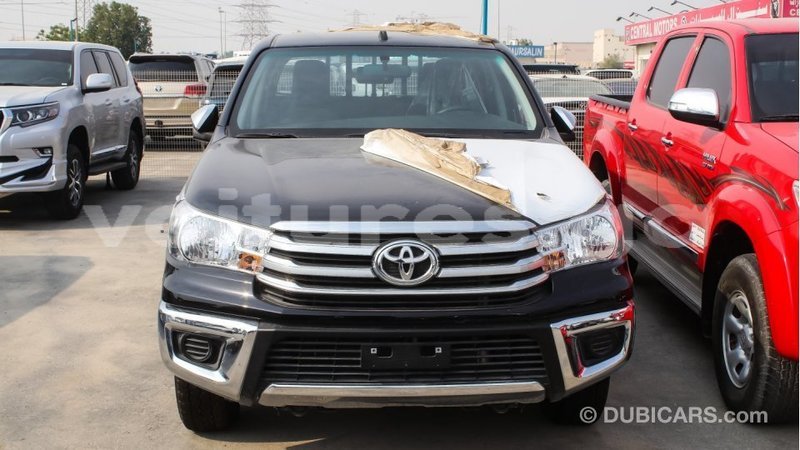 Big with watermark toyota hilux estuaire import dubai 4521