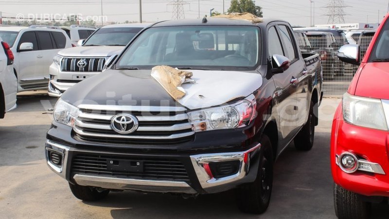 Big with watermark toyota hilux estuaire import dubai 4521