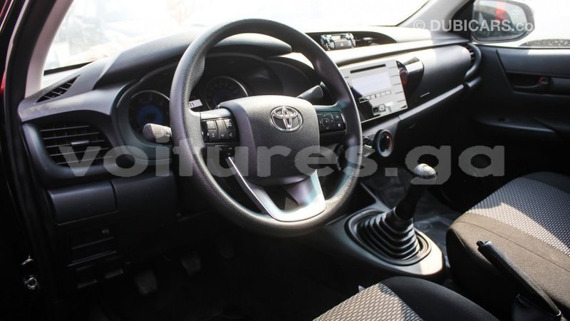 Big with watermark toyota hilux estuaire import dubai 4521