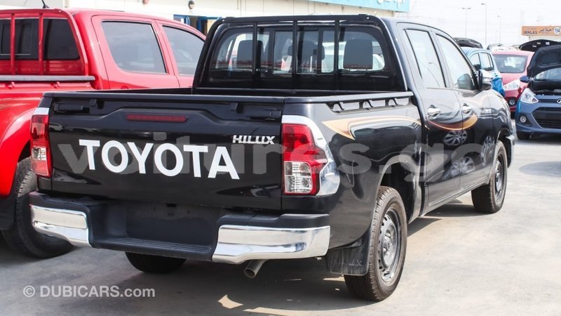 Big with watermark toyota hilux estuaire import dubai 4521