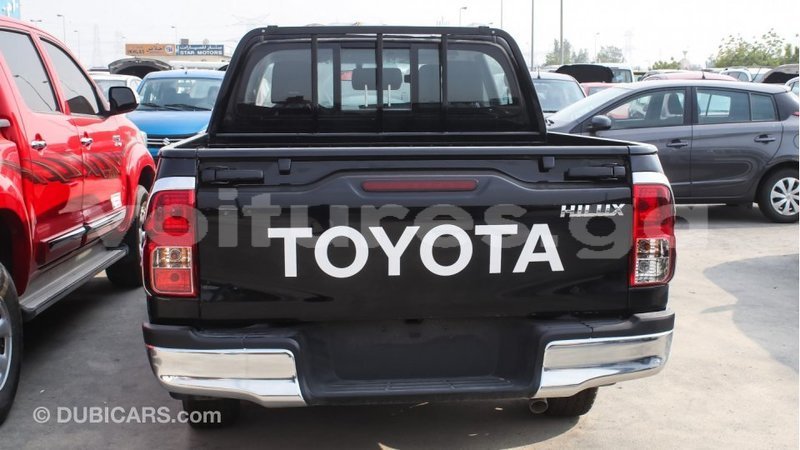 Big with watermark toyota hilux estuaire import dubai 4521