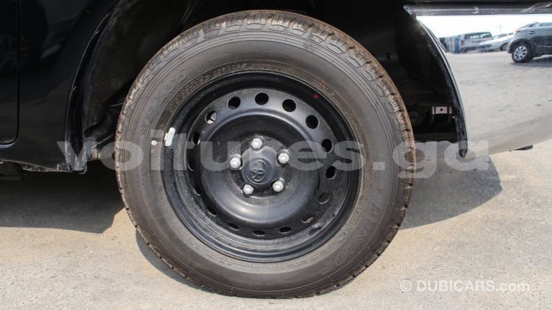 Big with watermark toyota hilux estuaire import dubai 4521