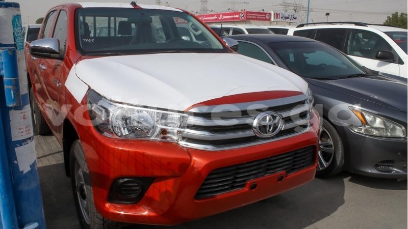 Big with watermark toyota hilux estuaire import dubai 4525