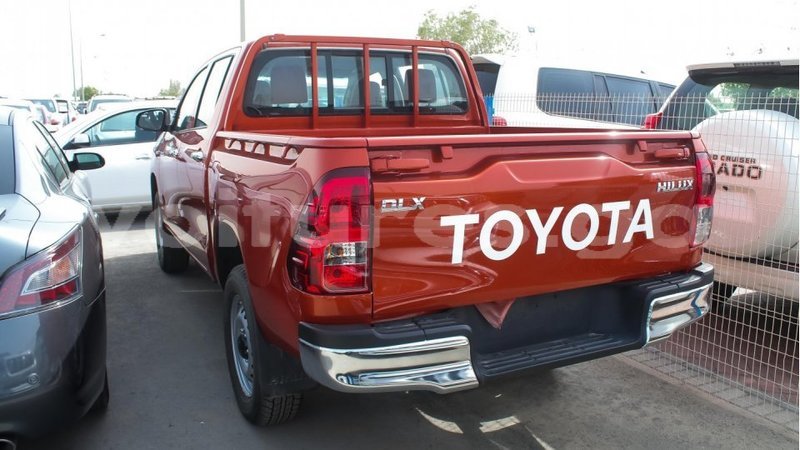 Big with watermark toyota hilux estuaire import dubai 4525