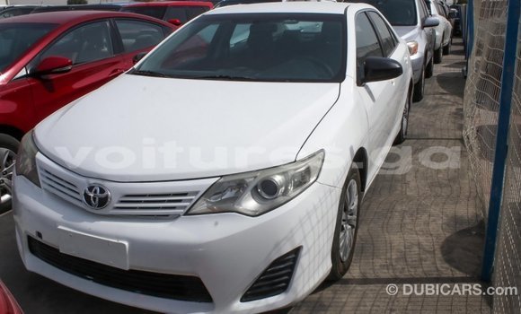 Acheter Import Voiture Toyota Camry Blanc à Import - Dubai, Estuaire Acheter Import Voiture Toyota Camry Blanc à Import - Dubai, Estuaire